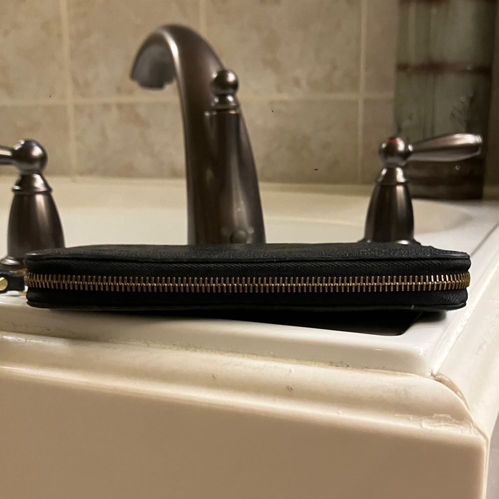 PRISTINE Louis Vuitton black empriente wallet!!  Very soft cow hide leather - Picture 7 of 10